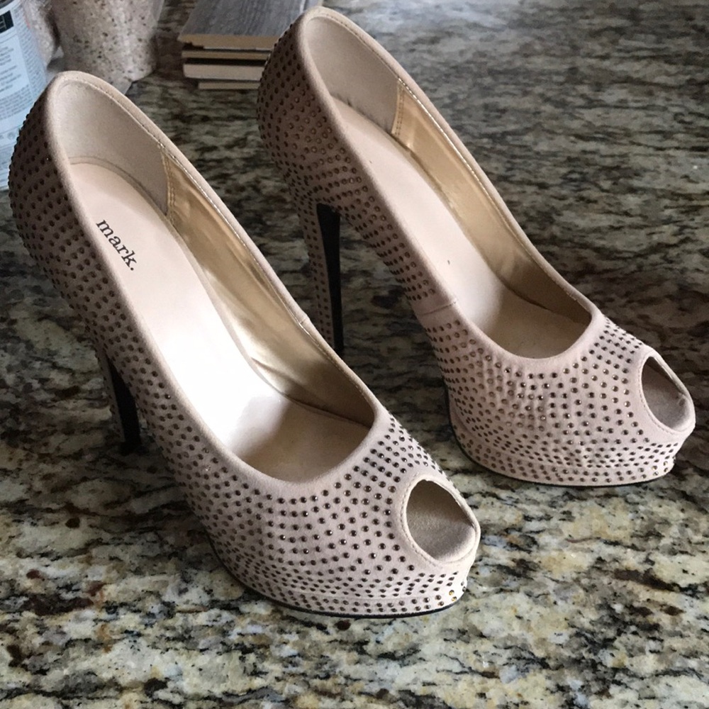 Very High Heels. - Picture 2 of 3